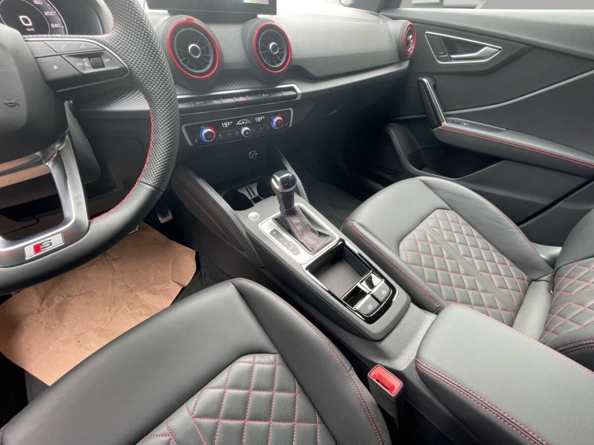 Audi Q2 35 TDI S line Matrix Navi Kamera AHK Leder