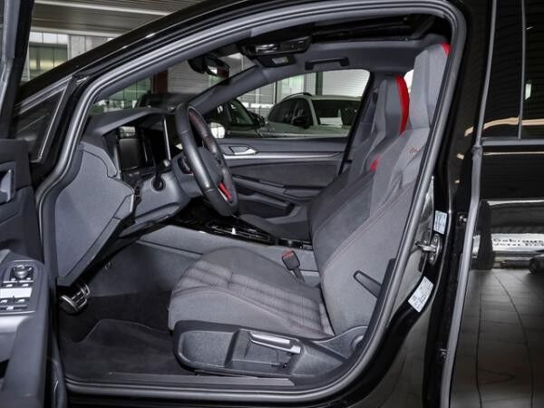 Volkswagen Golf VIII 2,0 TSI DSG GTI ACC DCC Pano R-Kamera LED 19"