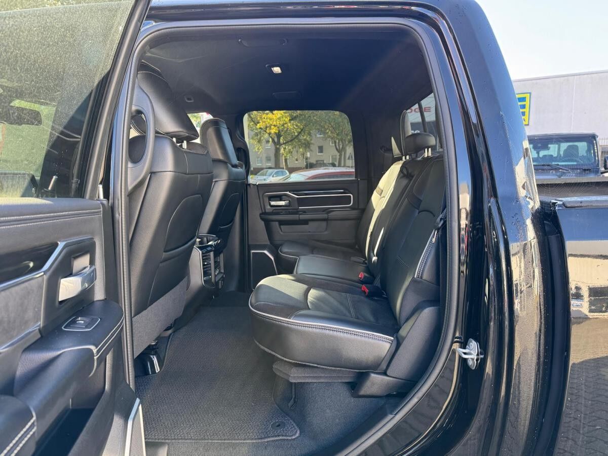 Dodge RAM 2500 Crew Cab 6.7l CUMMINS DIESEL Laramie Night