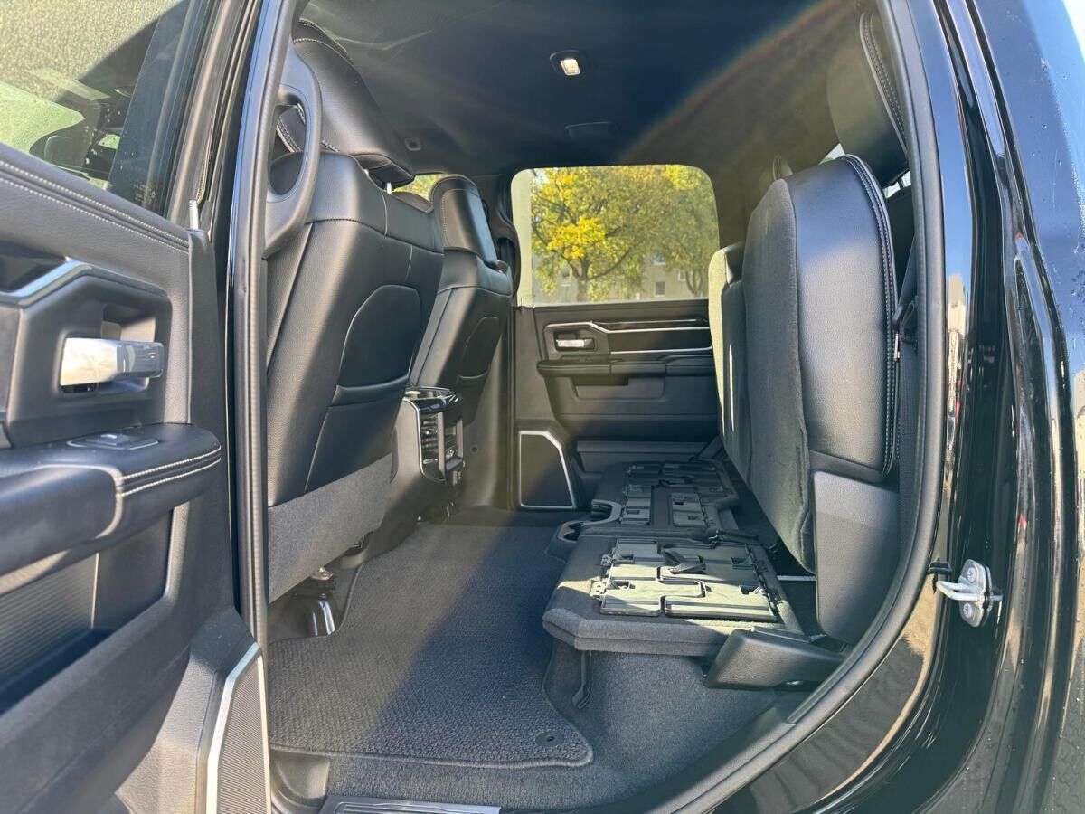 Dodge RAM 2500 Crew Cab 6.7l CUMMINS DIESEL Laramie Night