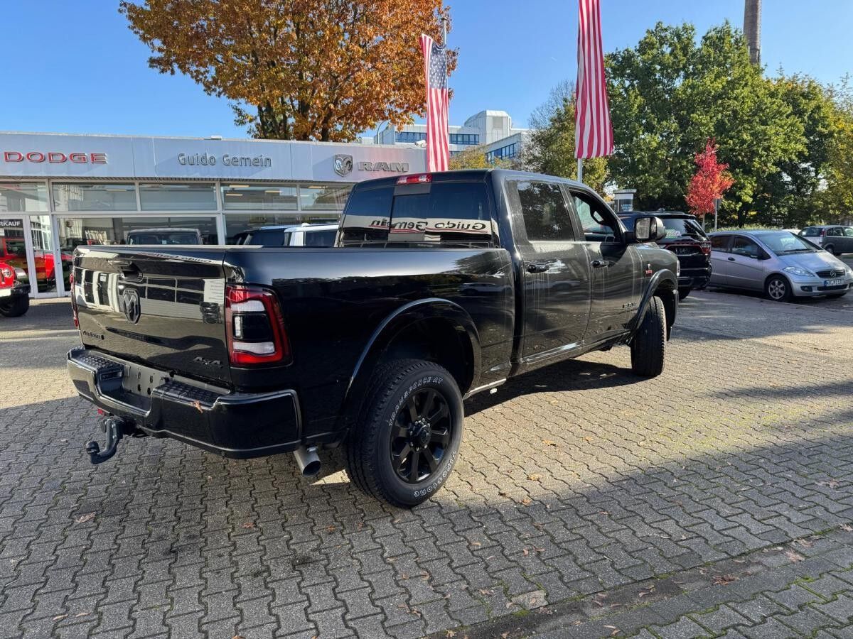 Dodge RAM 2500 Crew Cab 6.7l CUMMINS DIESEL Laramie Night