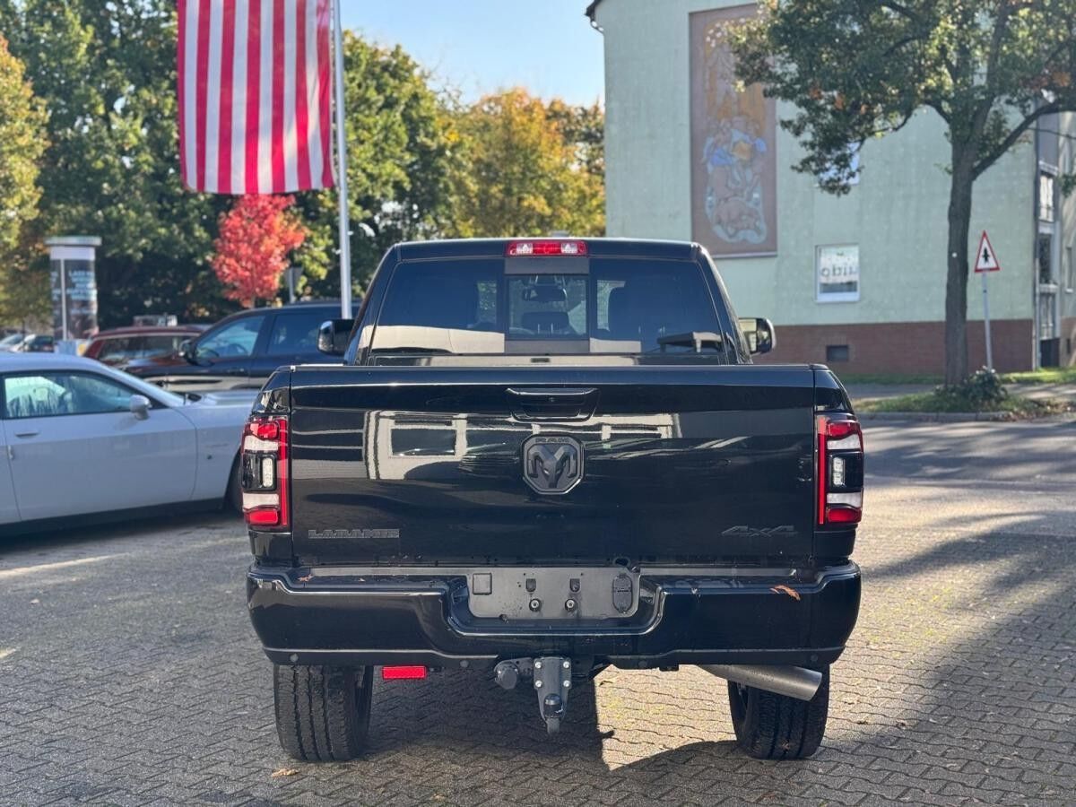 Dodge RAM 2500 Crew Cab 6.7l CUMMINS DIESEL Laramie Night