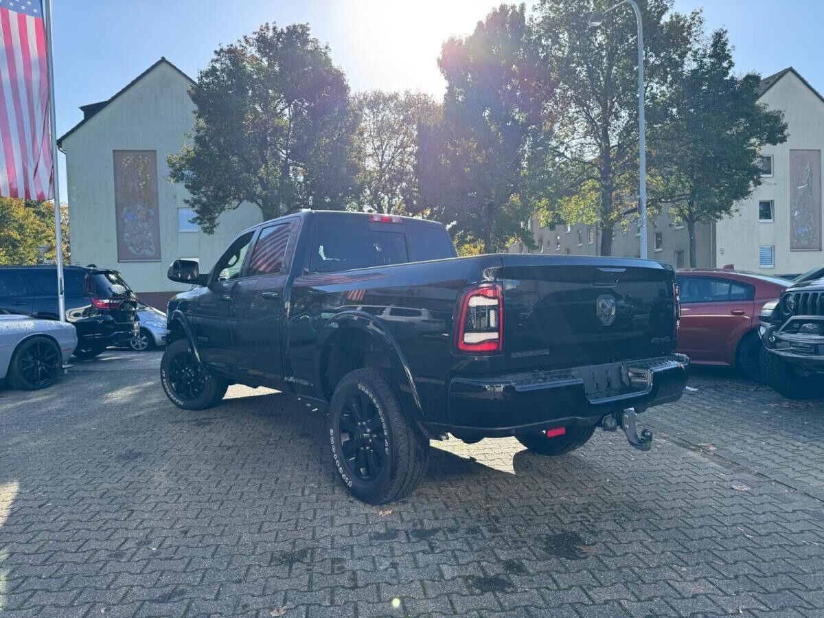 Dodge RAM 2500 Crew Cab 6.7l CUMMINS DIESEL Laramie Night