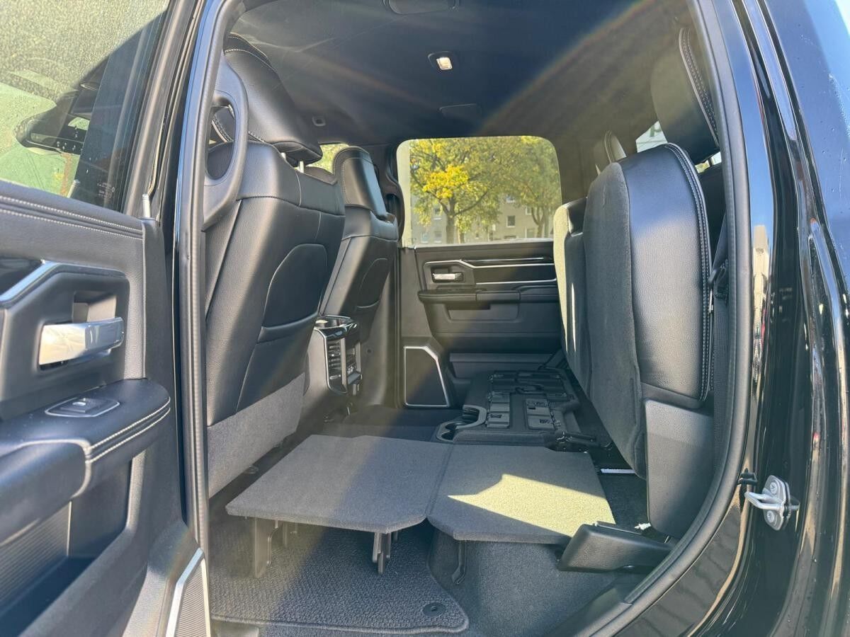 Dodge RAM 2500 Crew Cab 6.7l CUMMINS DIESEL Laramie Night