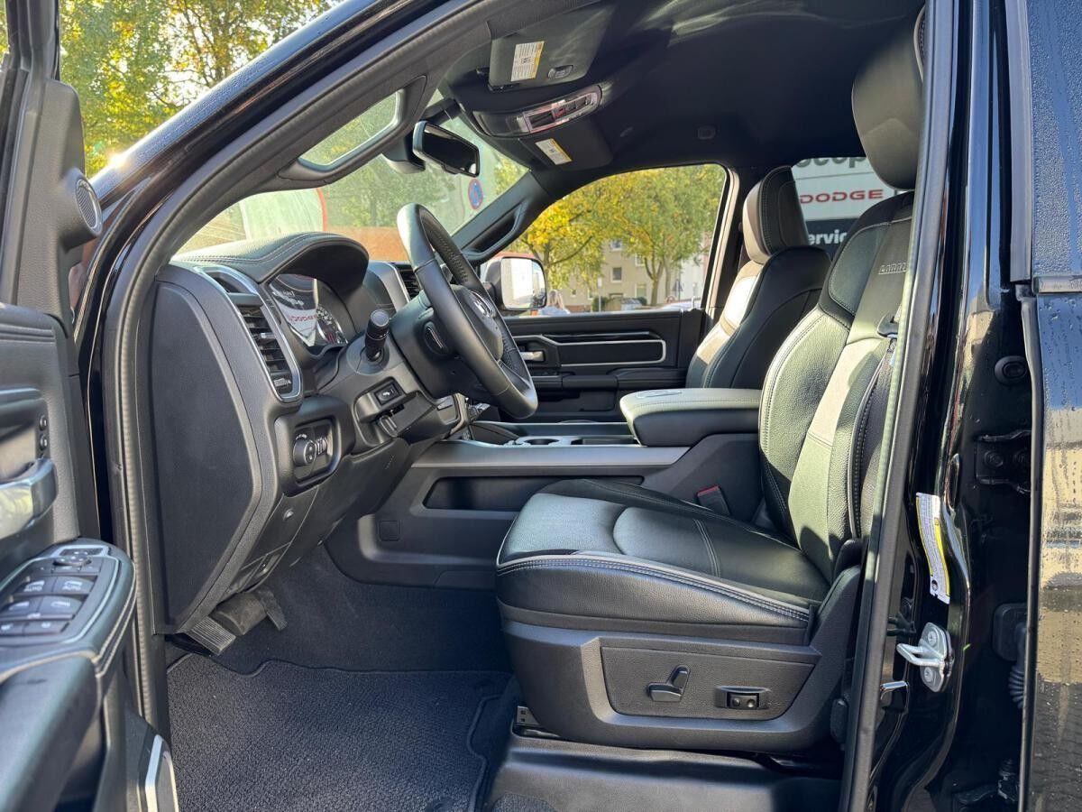 Dodge RAM 2500 Crew Cab 6.7l CUMMINS DIESEL Laramie Night