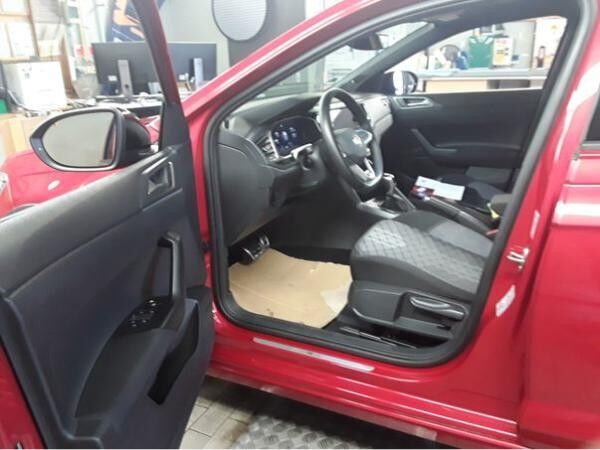 Volkswagen Taigo 1.5 TSI DSG R-LINE IQ.LIGHT WINTERRÄDER GARANTIE