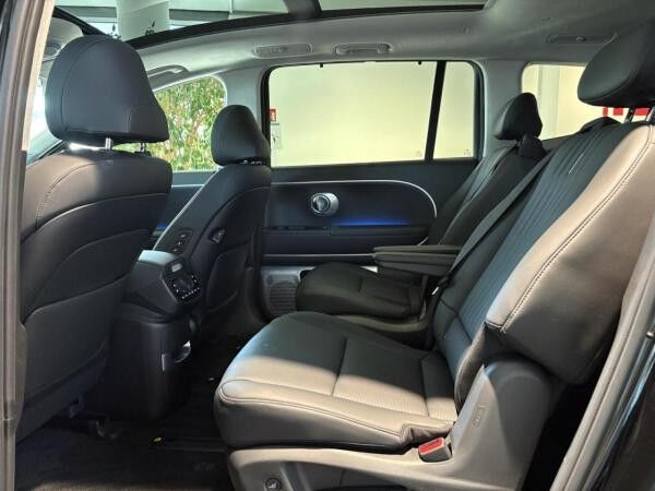 Hyundai IONIQ 9 110 kWh ALLRAD UNIQ INKL. GLASDACH & DREHBARE EINZELSITZE (2. SITZREIHE)!