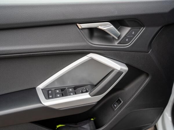 Audi Q3 S line 35TFSI Navi LED AHK ACC PDC // SOFORT VERFÜGBAR!!!