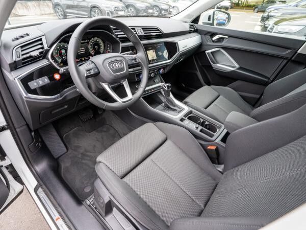 Audi Q3 S line 35TFSI Navi LED AHK ACC PDC // SOFORT VERFÜGBAR!!!