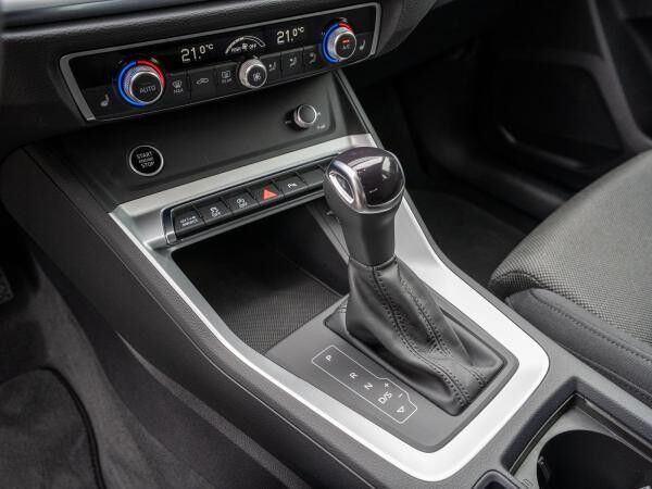 Audi Q3 S line 35TFSI Navi LED AHK ACC PDC // SOFORT VERFÜGBAR!!!
