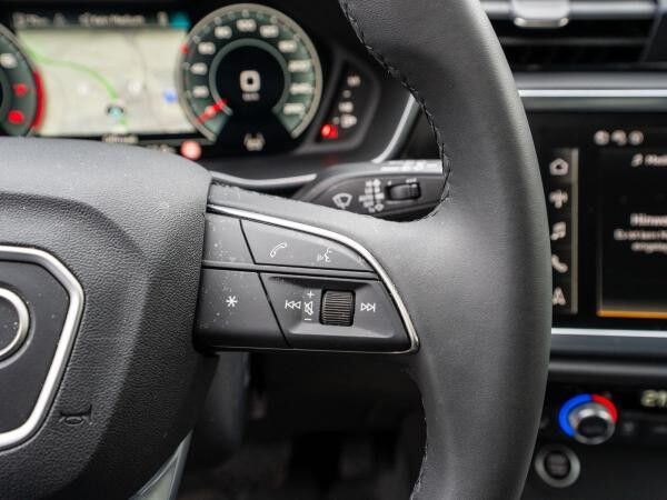 Audi Q3 S line 35TFSI Navi LED AHK ACC PDC // SOFORT VERFÜGBAR!!!