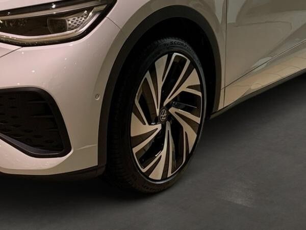Volkswagen ID.5 Pro LED ACC Klima Kamera Navi Sitzheizung IQ Light Wärmepumpe HUD LM Area View AHK DAB+