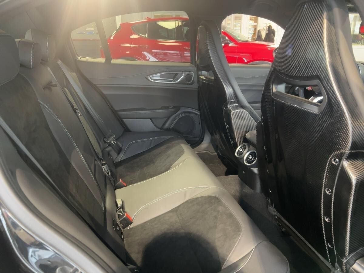 Alfa Romeo Giulia Quadrifoglio MY24 2.9 V6 - Technologie Paket *Sofort Verfügbar*