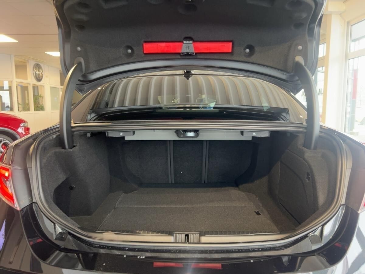 Alfa Romeo Giulia Quadrifoglio MY24 2.9 V6 - Technologie Paket *Sofort Verfügbar*