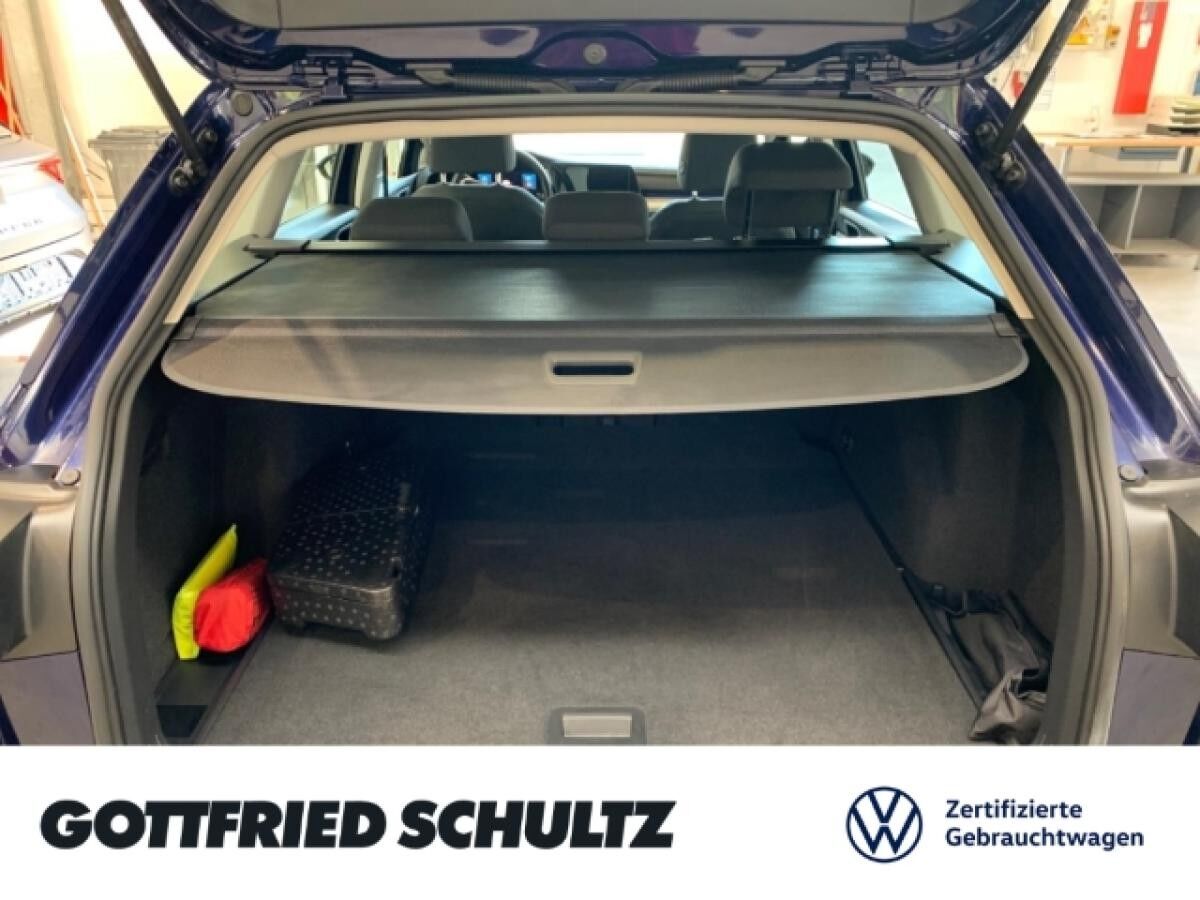 Volkswagen Golf Variant VIII LIFE eTSI DSG NAVI SITZHEIZUNG EINPARKHILFE LED