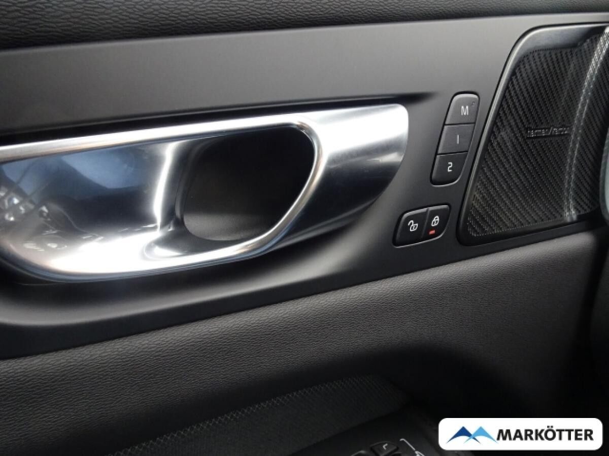 Volvo XC60 T6 AWD Plus Black Edition Recharge/SHZ/LED/