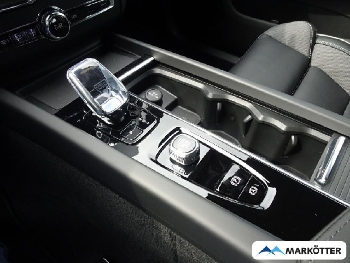 Volvo XC60 T6 AWD Plus Black Edition Recharge /AHK/LED