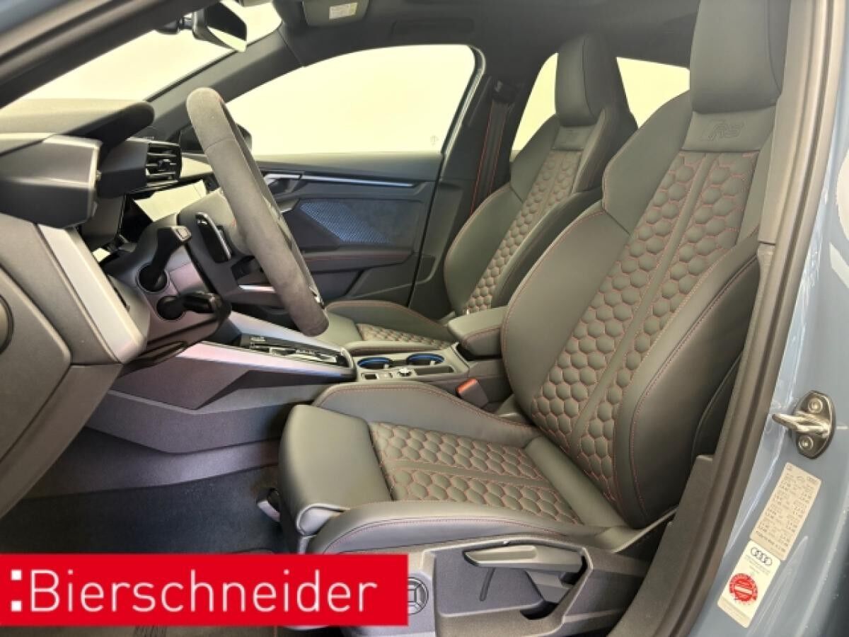 Audi RS3 Sportback GARANTIE EA8 PANO HEADUP SONOS 280KMH MATRIX NAVI LEDER KEYLESS PDC+KAMERA
