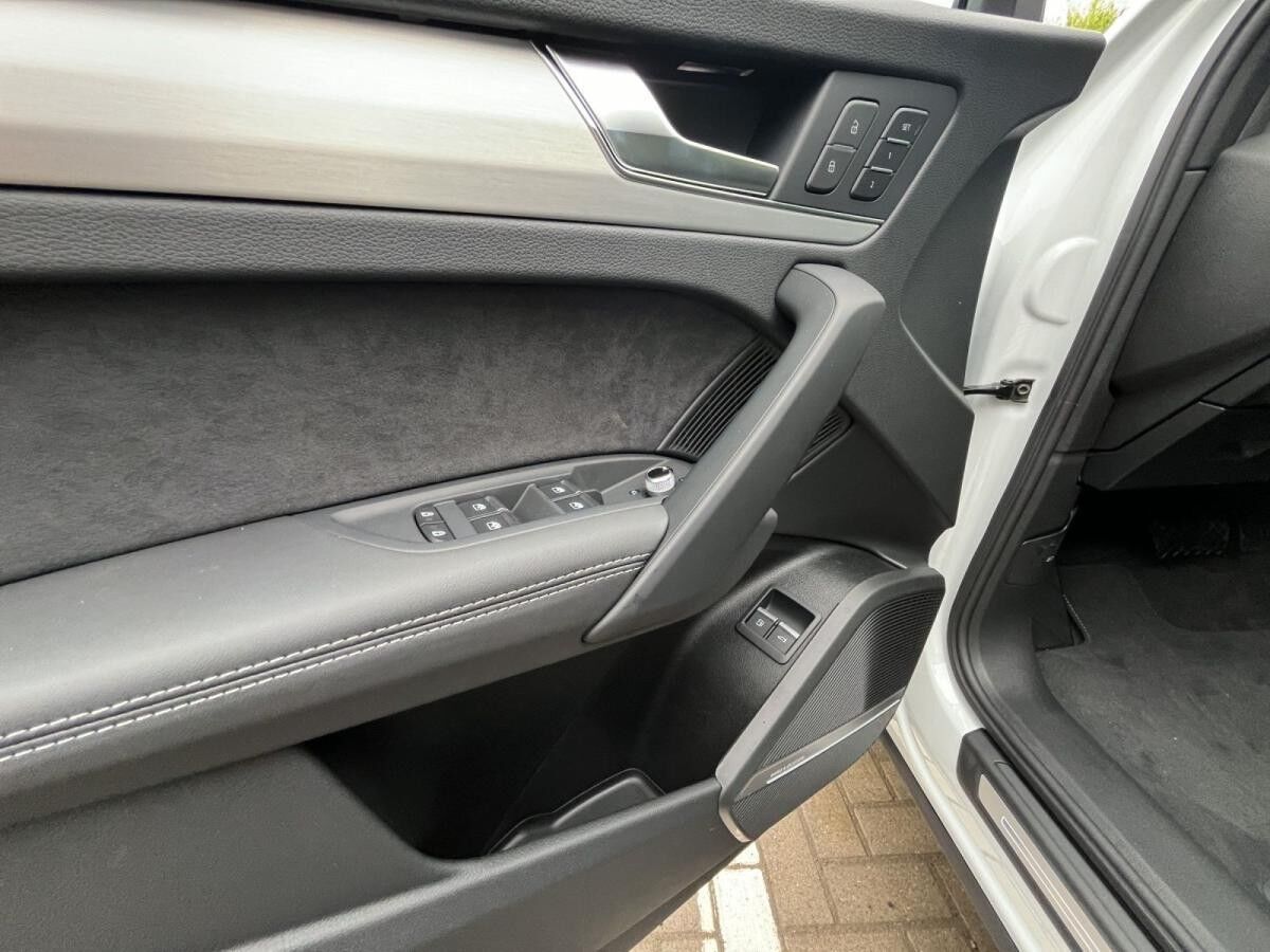 Audi Q5 S line 50 TFSI e quattro S tronic Audi Q5 S line 50 TFSI e quattro S tronic