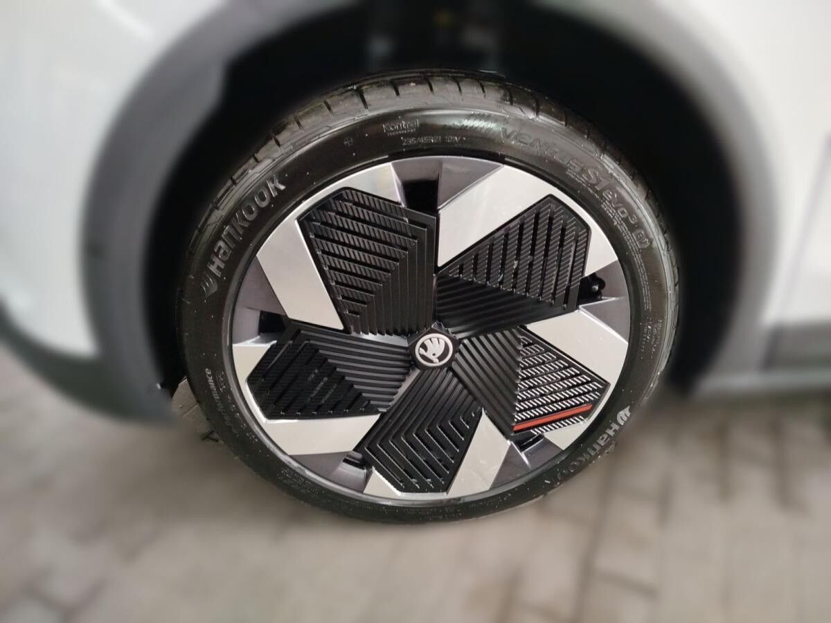 Skoda Elroq First Edition 82 kWh Batterie Elektromotor 1-Gang-Automatik zzgl. 500€ Zusatzprämie*