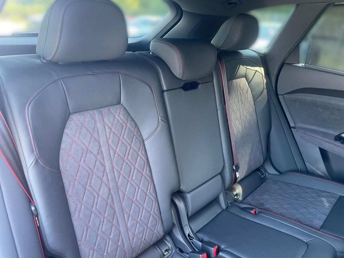 Audi Q5 SUV TDI quattro S tronic Audi Q5 SUV TDI quattro S tronic