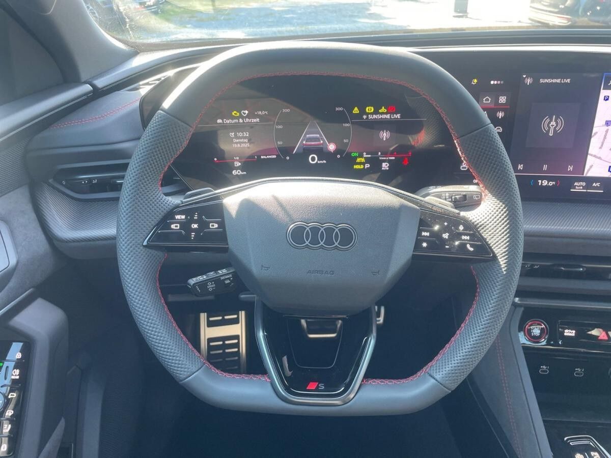 Audi Q5 SUV TDI quattro S tronic Audi Q5 SUV TDI quattro S tronic
