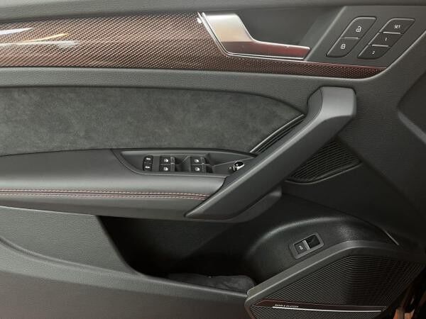 Audi SQ5 Sportback Business, Assistenzpakete, B&O Sound, Leder rot