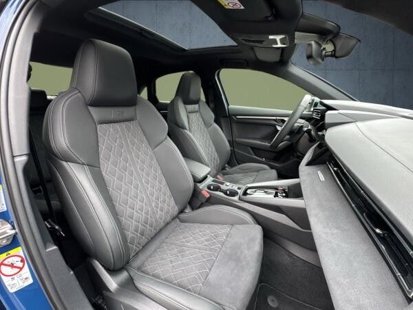 Audi S3 Limousine Akrapovic/Pano/sonos/Matrix/HuD/Kam