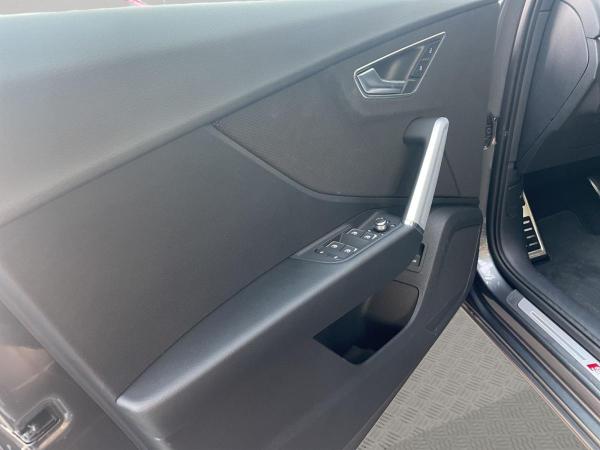 Audi Q2 S line 35 TDI qu. Matrix AHK Navi Teilleder