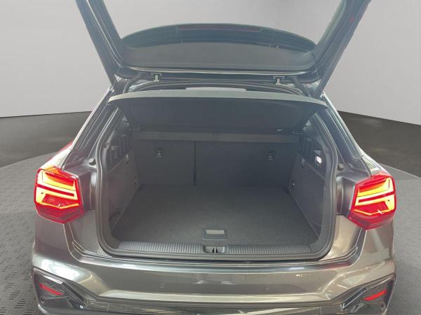 Audi Q2 S line 35 TDI qu. Matrix AHK Navi Teilleder