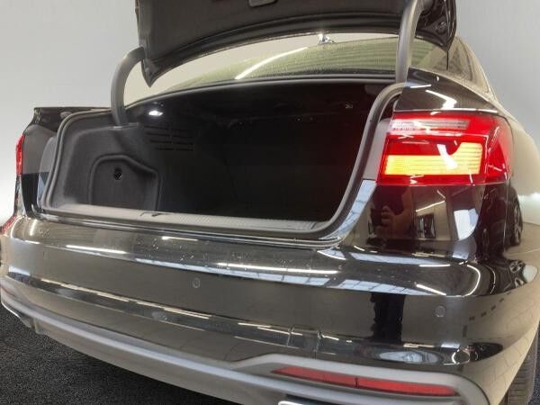 Audi A4 Limousine 35 TFSI Navi Sitzheizung Einparkhilfe v+h