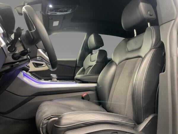 Audi Q8 S line 55 TFSI quattro Pano Matrix AHK B&O Kamera