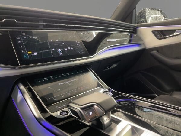 Audi Q8 S line 55 TFSI quattro Pano Matrix AHK B&O Kamera