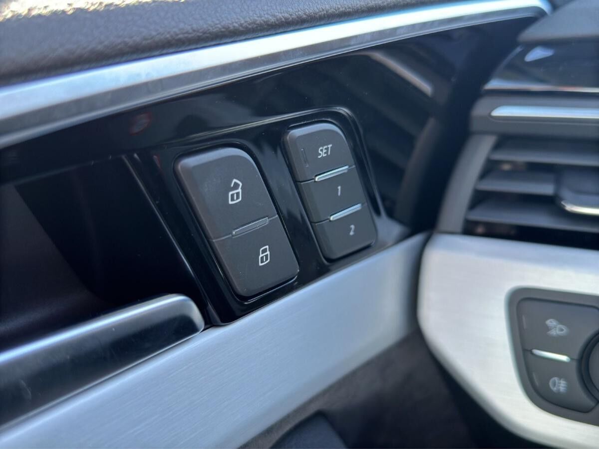 Audi A4 Avant 35 TDI S-tronic S line LED Virtual Cockpit Navi ACC AHK Audi A4 Avant 35 TDI S-tronic S line LED Virtual Cockpit Navi ACC AHK