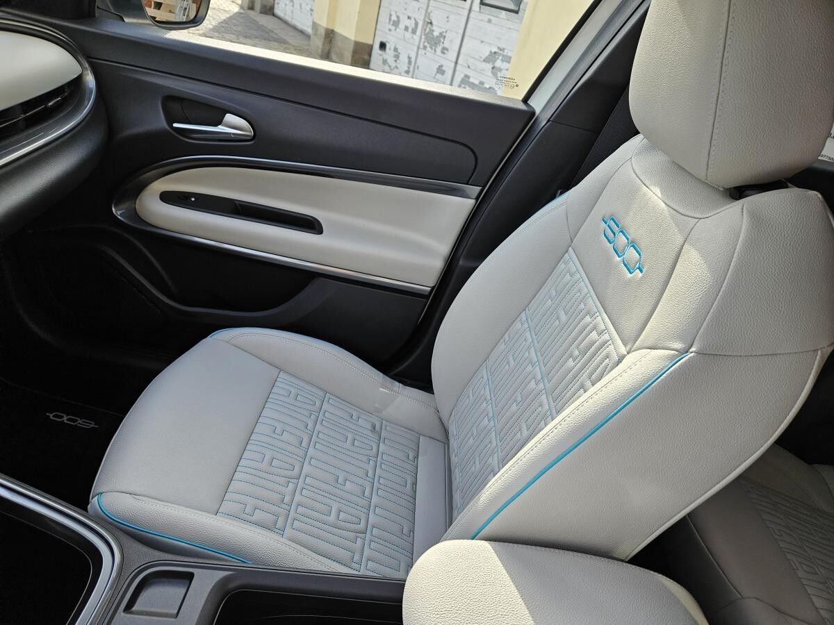 Fiat 600 1.2T MHEV 136 PS LA PRIMA  - sofort verfügbar - LED - PDC - Automatik