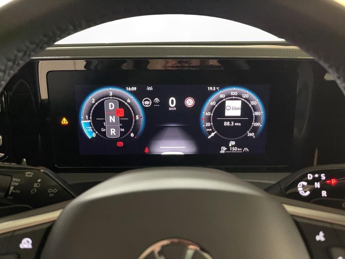 Volkswagen Tiguan 2.0 TDI 4M R-Line AHK Pano Matrix LM 19" ACC Navi