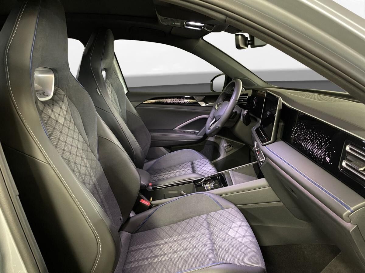 Volkswagen Tiguan 2.0 TDI 4M R-Line AHK Pano Matrix LM 19" ACC Navi