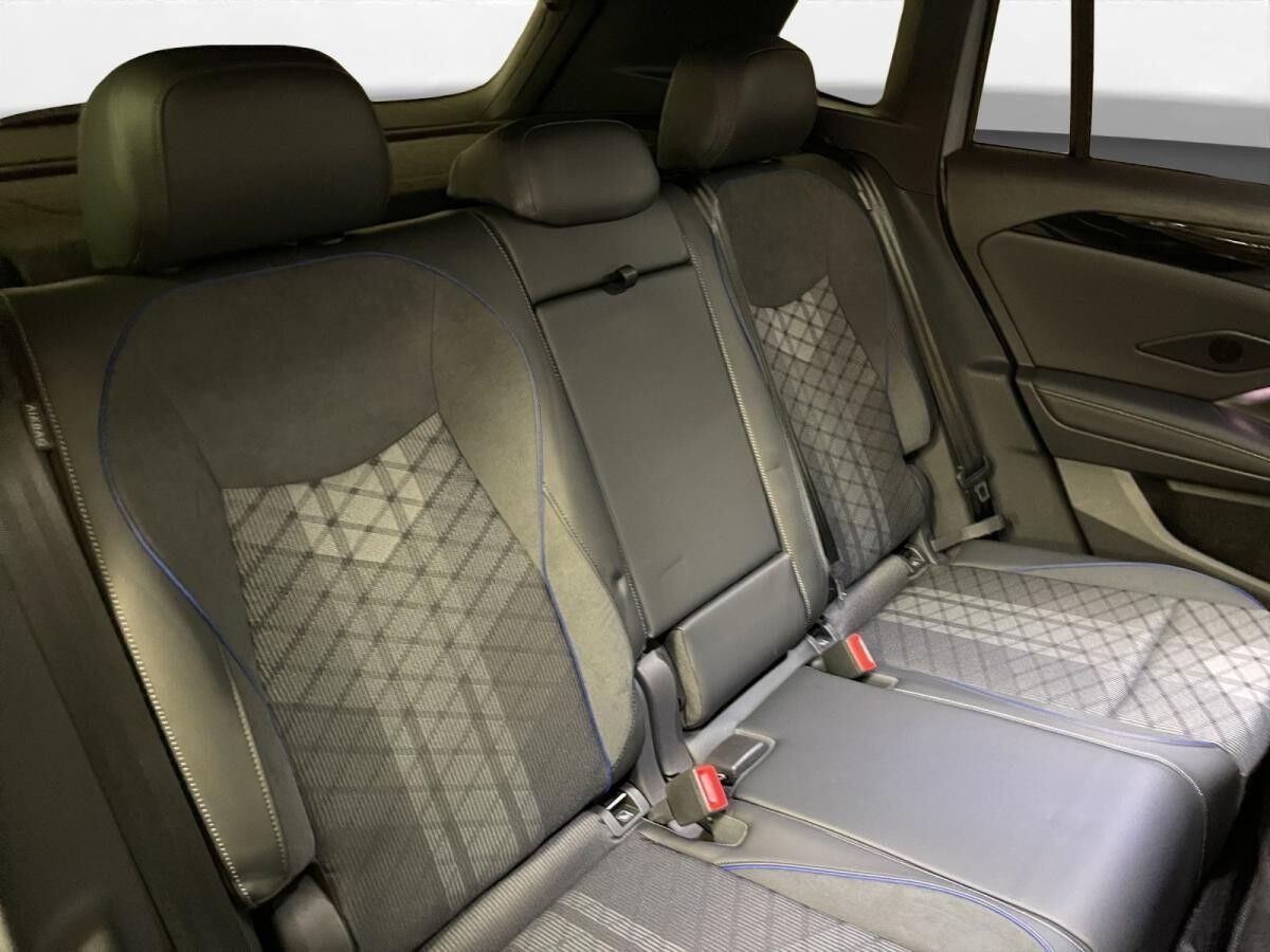 Volkswagen Tiguan 2.0 TDI 4M R-Line AHK Pano Matrix LM 19" ACC Navi