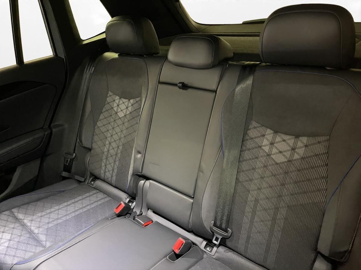 Volkswagen Tiguan 2.0 TDI 4M R-Line AHK Pano Matrix LM 19" ACC Navi