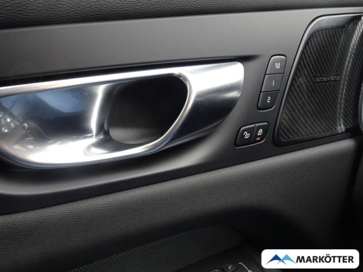 Volvo XC60 T8 AWD Plus Black Edition Recharge/360°/LHZ