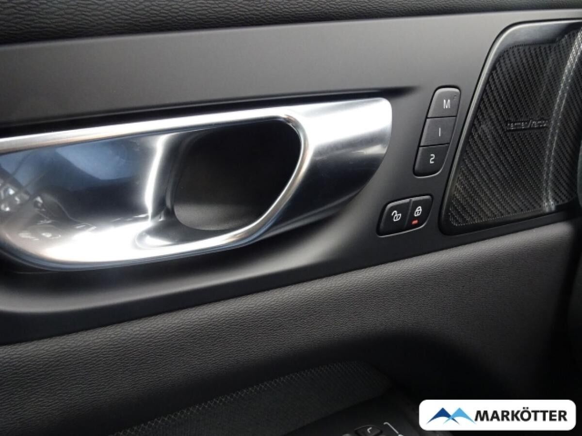 Volvo XC60 T8 AWD Plus Black Edition Recharge/360°/LED