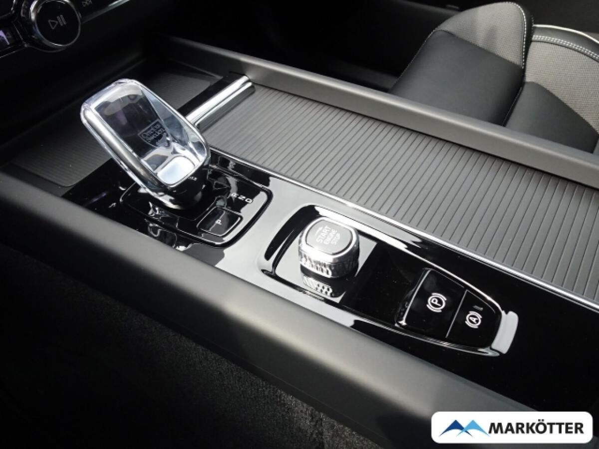 Volvo XC60 T8 AWD Plus Black Edition Recharge/360°/LHZ