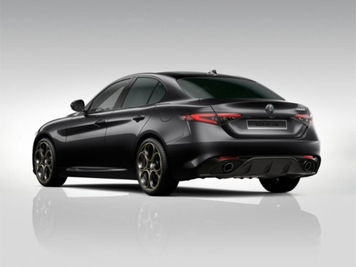 Alfa Romeo Giulia Intensa Q4 2.0 Turbo 16V 280PS AT8 Panorama **NUR FÜR GEWERBE** Alfa Romeo Giulia Intensa Q4 2.0 Turbo 16V 280PS AT8 Panorama **NUR FÜR GEWERBE**