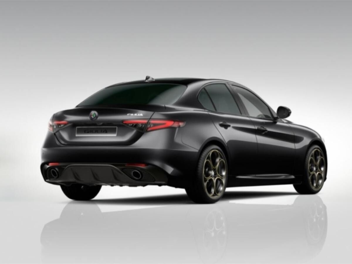 Alfa Romeo Giulia Intensa Q4 2.0 Turbo 16V 280PS AT8 Panorama **NUR FÜR GEWERBE** Alfa Romeo Giulia Intensa Q4 2.0 Turbo 16V 280PS AT8 Panorama **NUR FÜR GEWERBE**