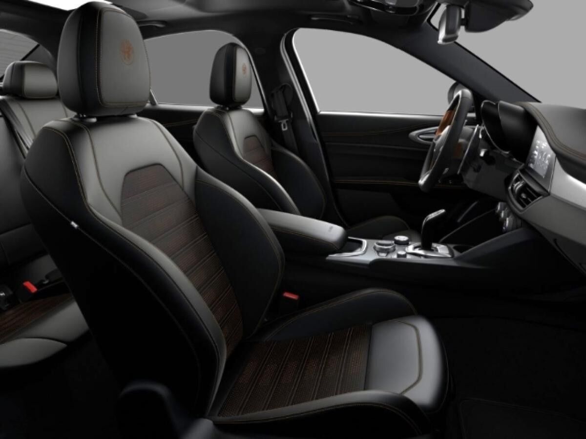 Alfa Romeo Giulia Intensa Q4 2.0 Turbo 16V 280PS AT8 Panorama **NUR FÜR GEWERBE** Alfa Romeo Giulia Intensa Q4 2.0 Turbo 16V 280PS AT8 Panorama **NUR FÜR GEWERBE**