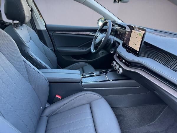 Skoda Superb Combi 4x4 L&K/Matrix/ACC/AHZV/Standh./