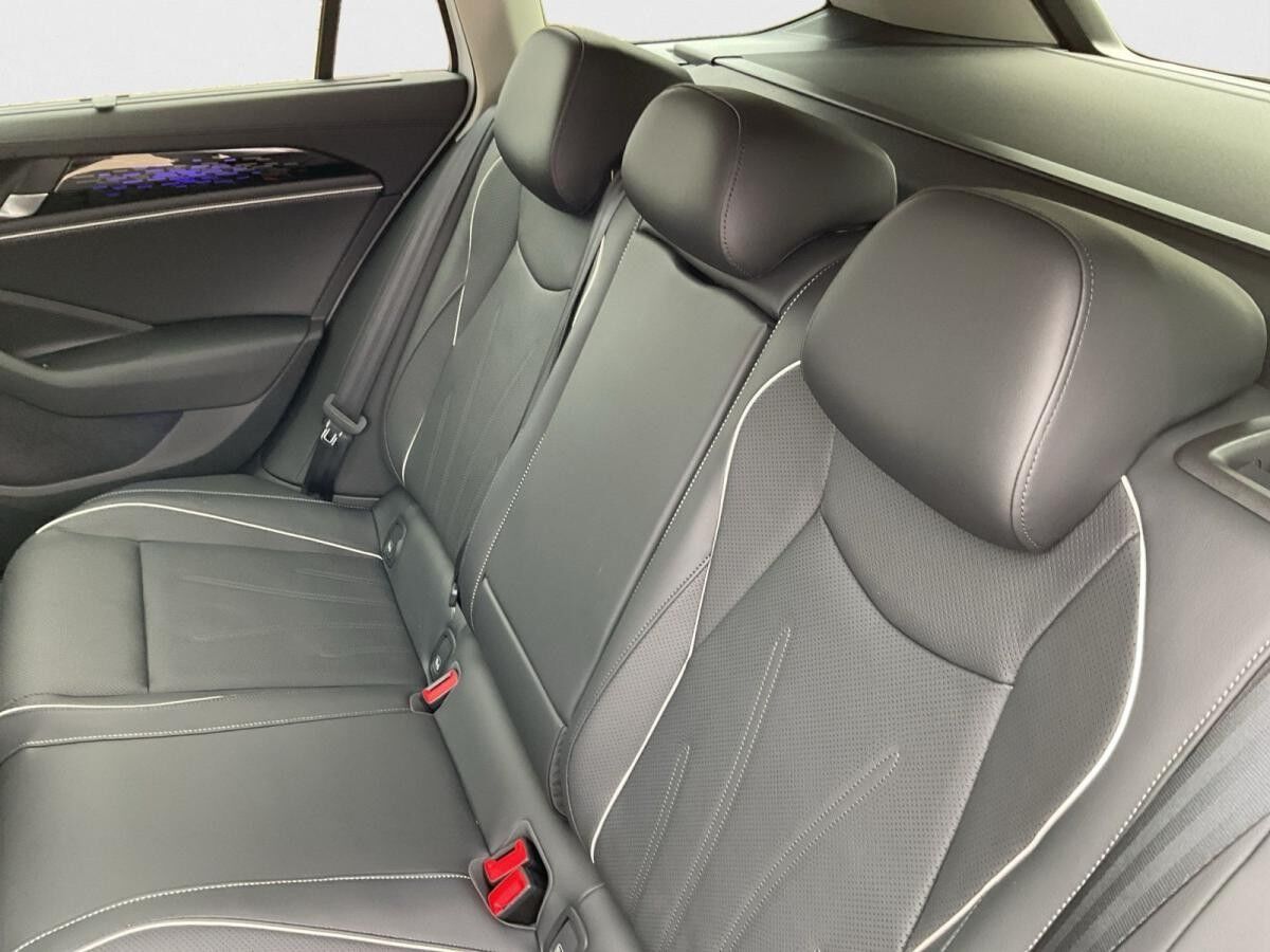 Volkswagen Passat Variant Elegance 2.0 TDI DSG Volkswagen Passat Variant Elegance 2.0 TDI DSG