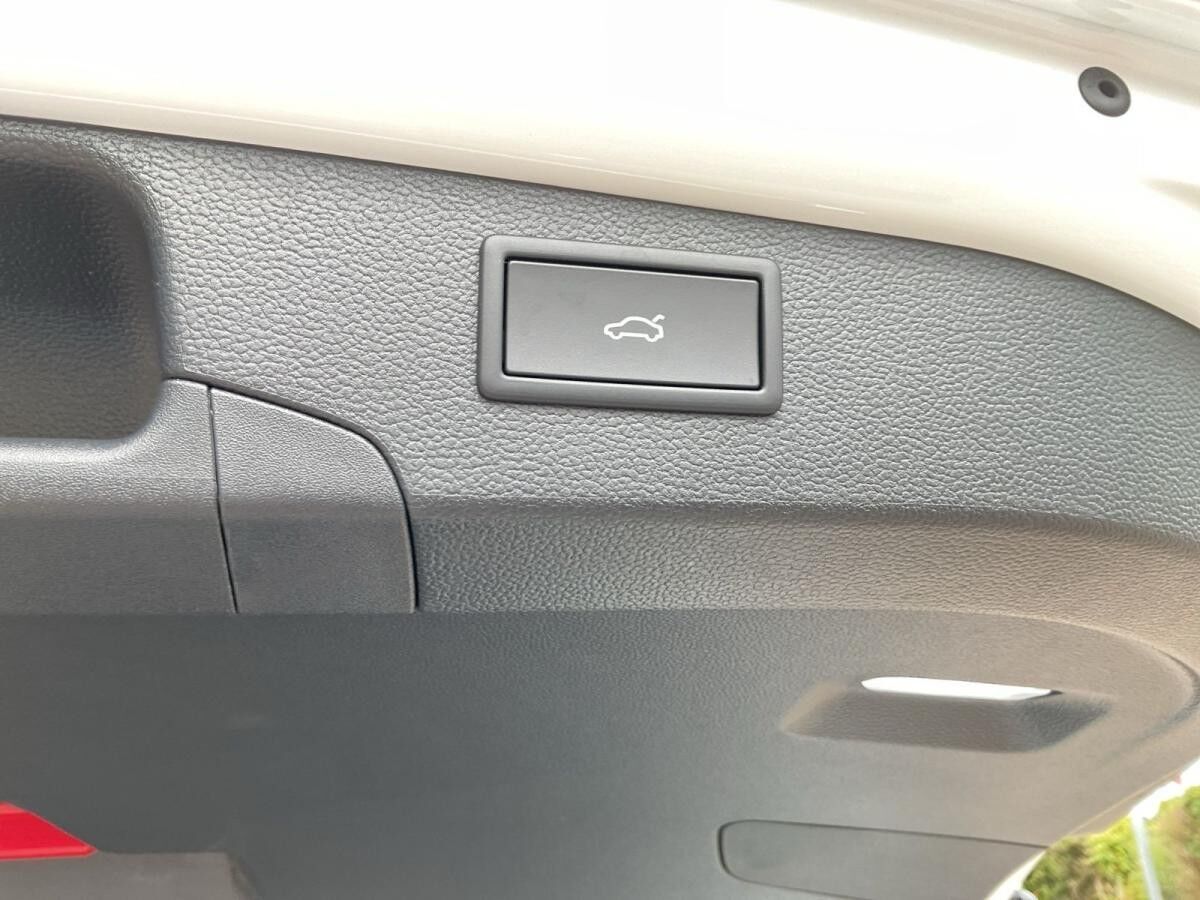 Volkswagen Passat Variant Elegance 2.0 TDI DSG Volkswagen Passat Variant Elegance 2.0 TDI DSG