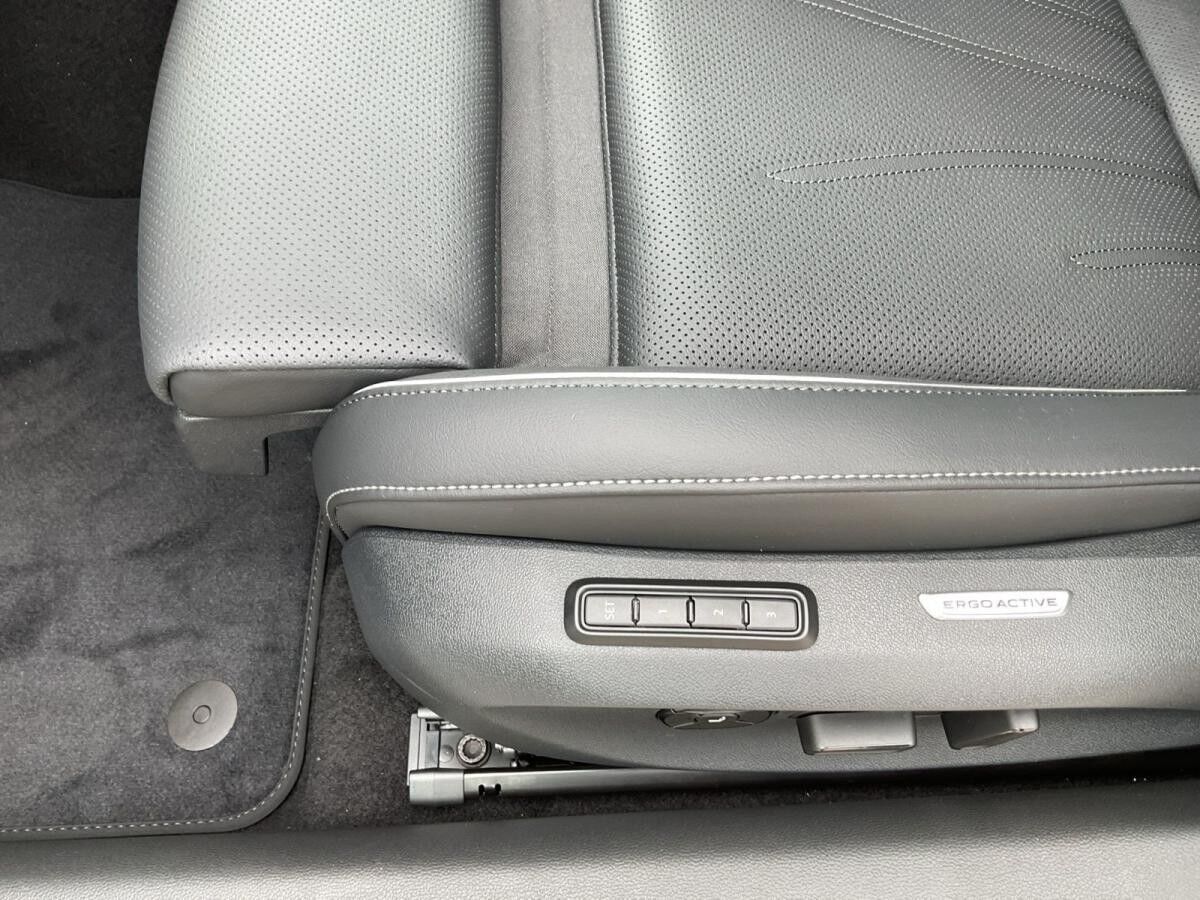 Volkswagen Passat Variant Elegance 2.0 TDI DSG Volkswagen Passat Variant Elegance 2.0 TDI DSG