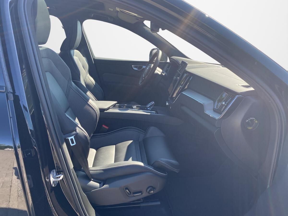 Volvo XC60 T8 Ultra Black Edition Volvo XC60 T8 Ultra Black Edition